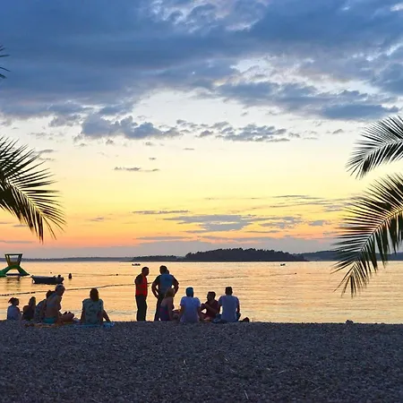 Fuer 5 Personen Ca 70 Qm In Krnica, Istrien Bucht Von Rasa * Krnica